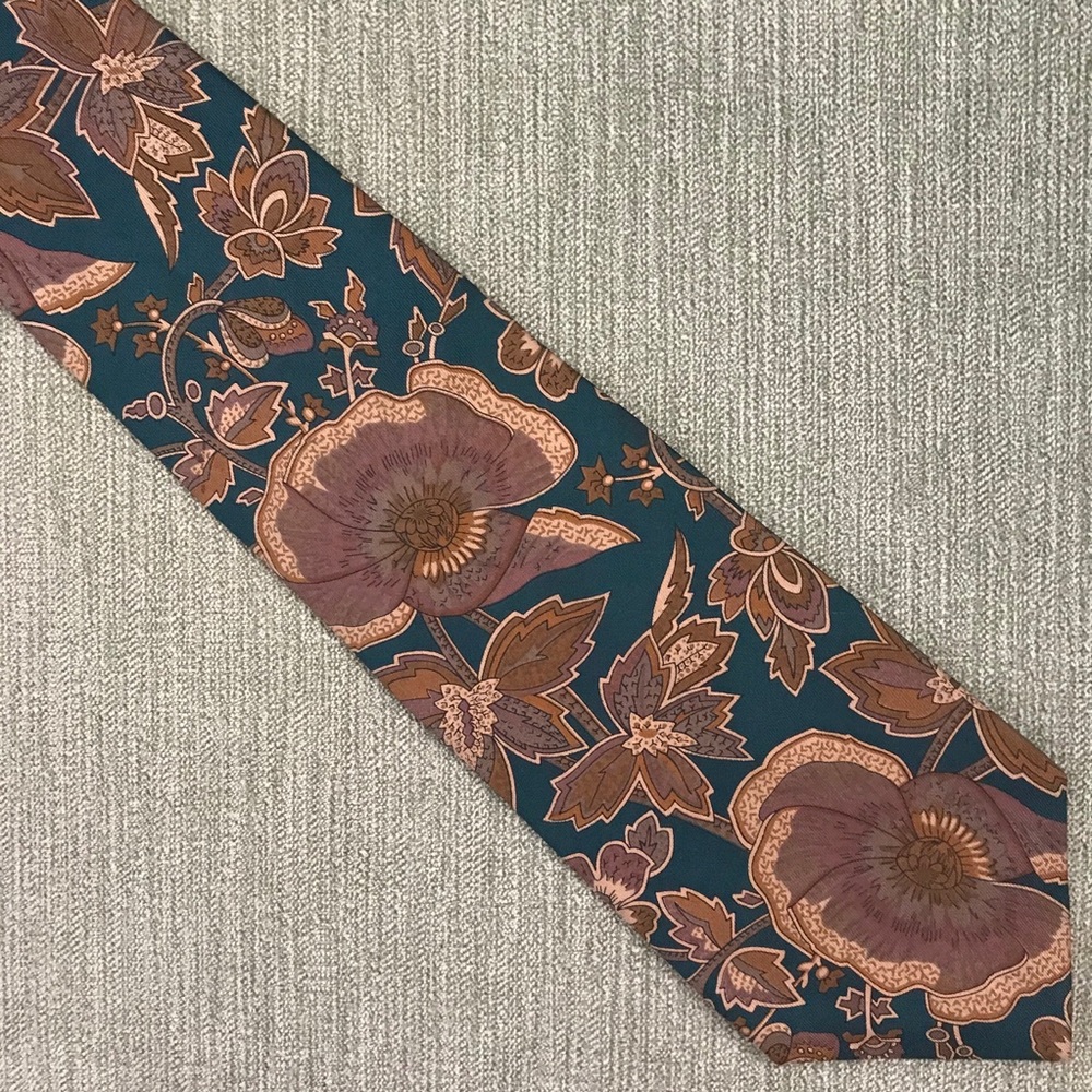 EUC Handsome Bill Blass Floral Necktie Tie